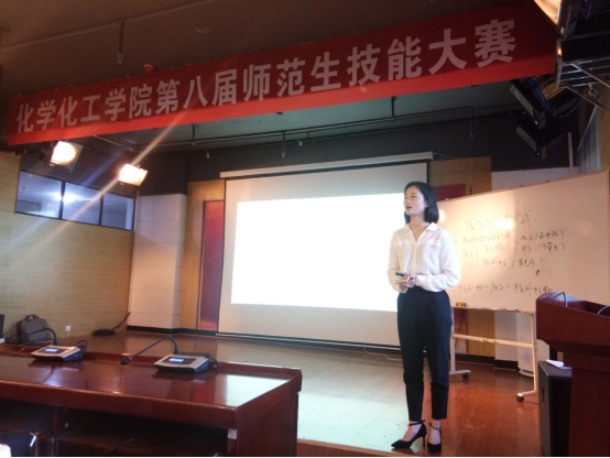 (图为选手在认真比赛)